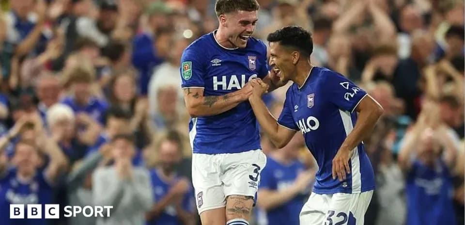 Jugadores de Ipswich celebrando un gol en el partido