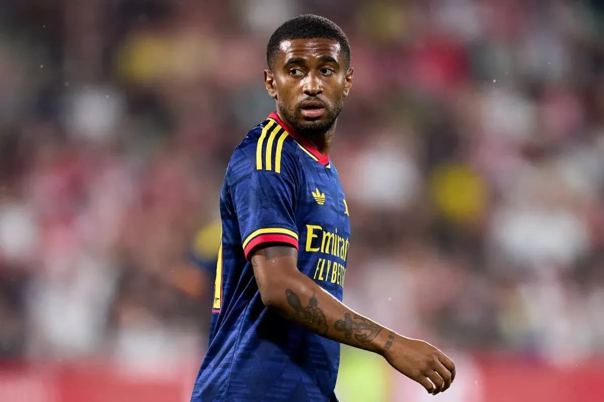 Jugador de Arsenal en acción durante un partido