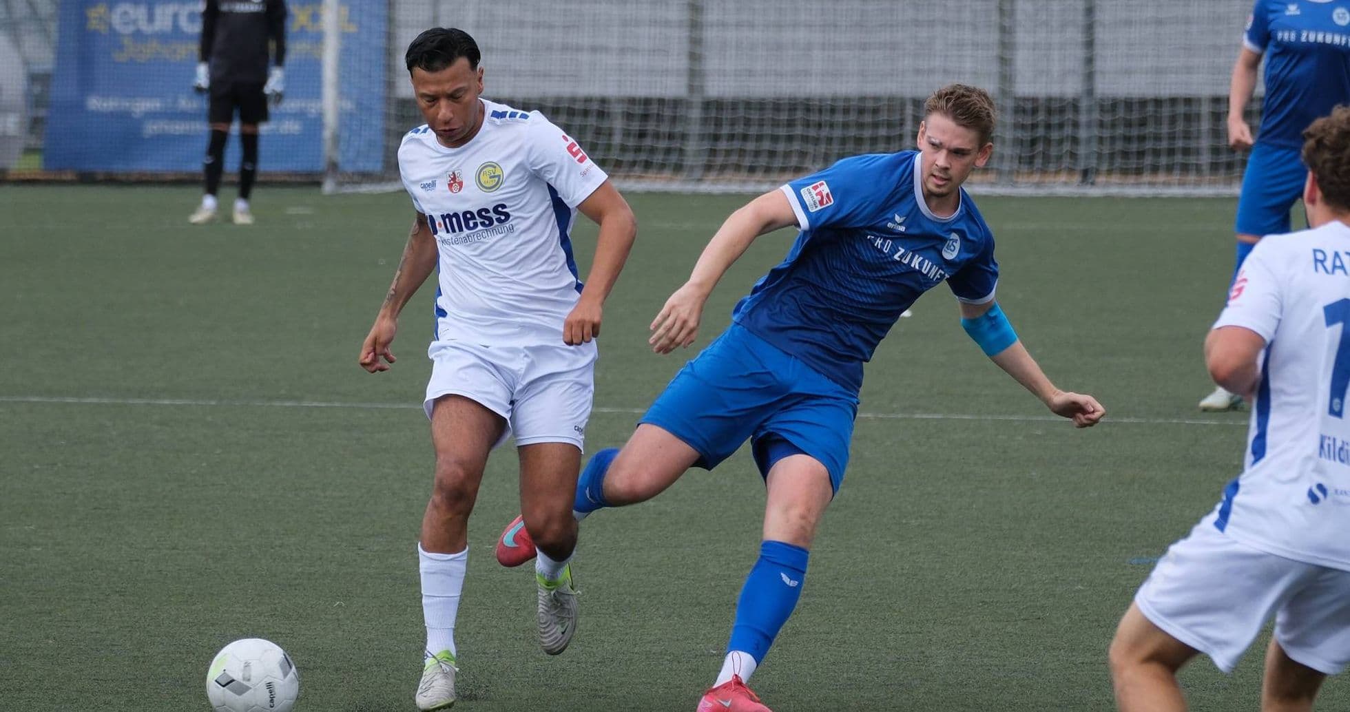 Jugadores de fútbol en partido de Oberliga