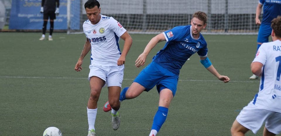 Jugadores de fútbol en partido de Oberliga