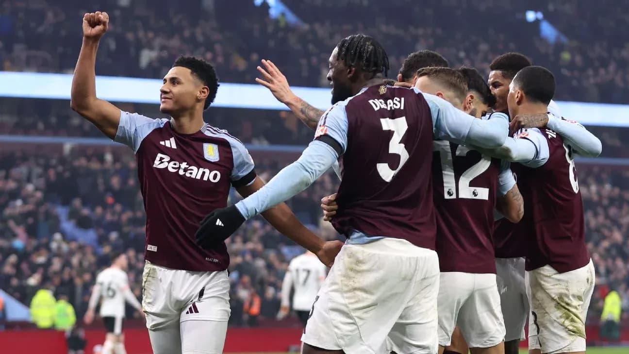 Jugadores de Aston Villa celebrando un gol