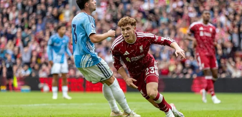 Jugador de Liverpool durante el partido contra Nottingham Forest