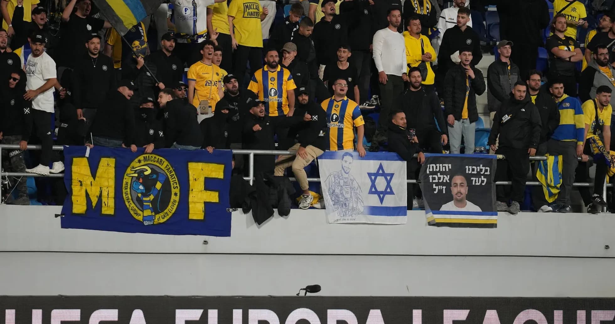 Aficionados de Maccabi Tel Aviv en el estadio