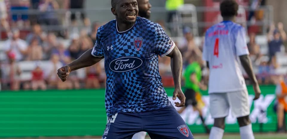 Jugador de Indy Eleven celebra un gol