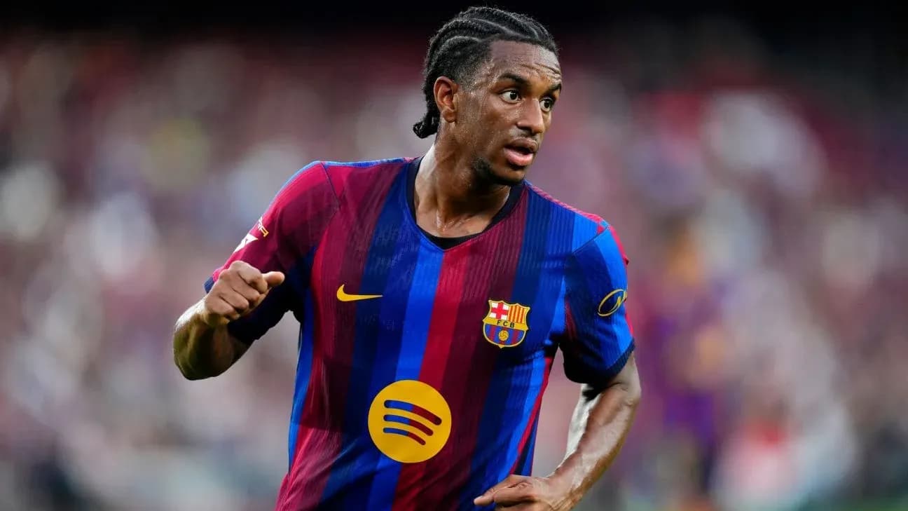 Jugador de Barcelona corriendo en el campo de fútbol