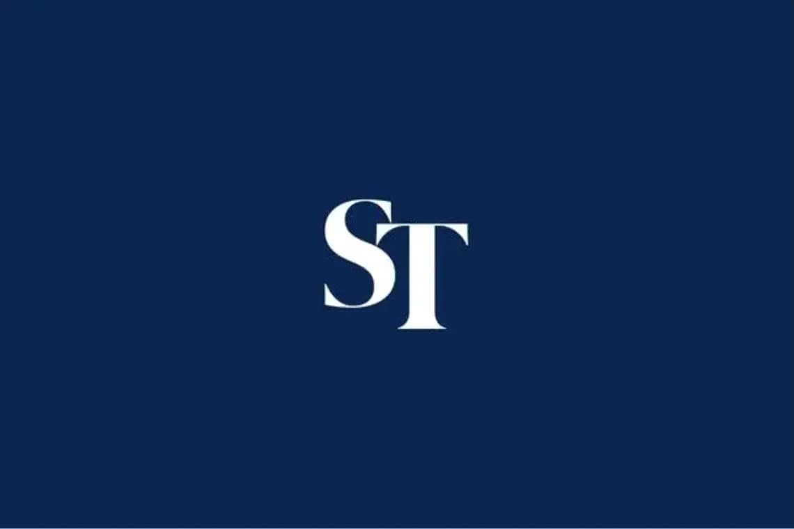 Logotipo de ST en fondo azul oscuro
