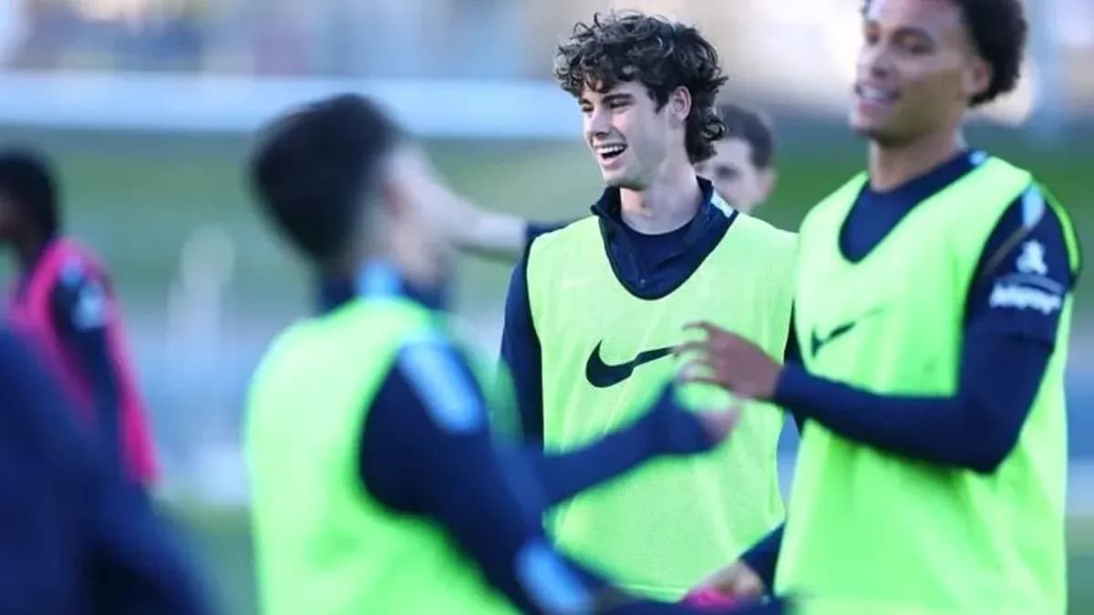 Jugadores entrenando y riendo en la sesión