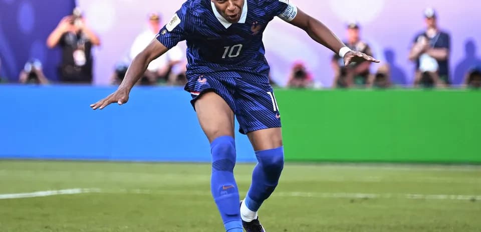 Kylian Mbappé celebrando un gol en el partido