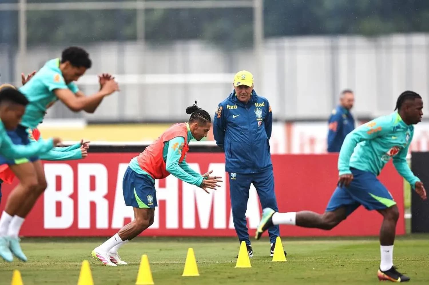 Jugadores de Brasil entrenando para el partido