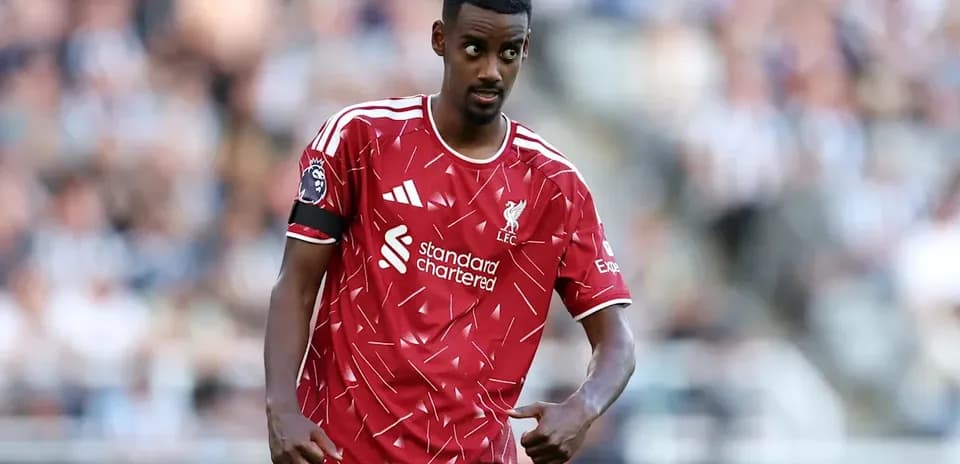 Jugador de Liverpool en acción durante el partido