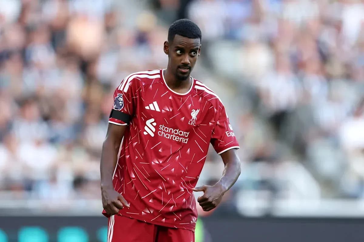 Jugador de Liverpool en acción durante el partido