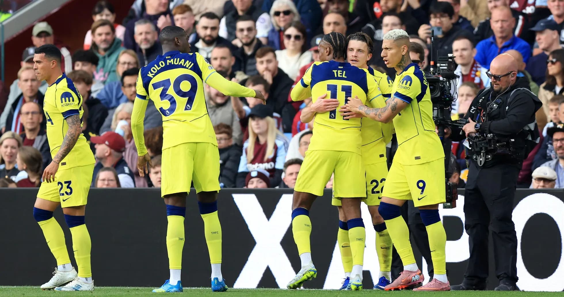 Jugadores de Tottenham celebrando un gol