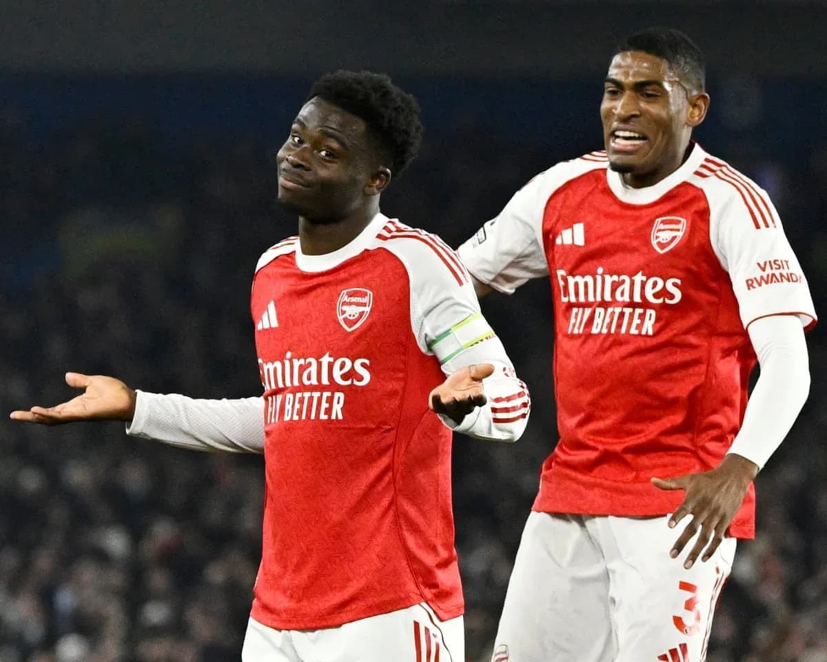 Jugadores de Arsenal celebrando un gol