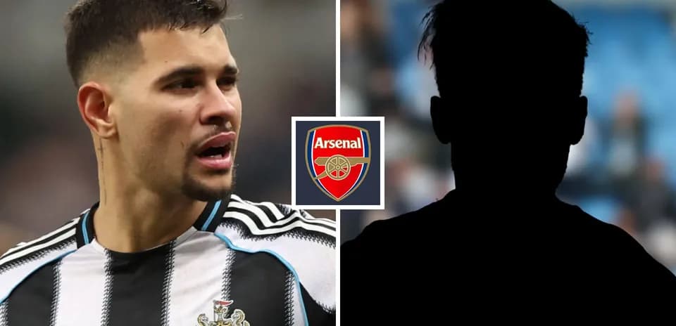 Jugador de Newcastle junto al logo de Arsenal