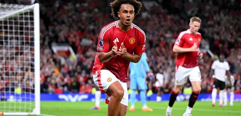 Jugador de Manchester United celebra un gol en el estadio