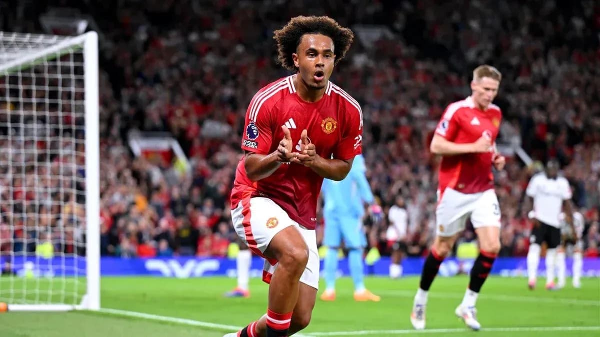 Jugador de Manchester United celebra un gol en el estadio