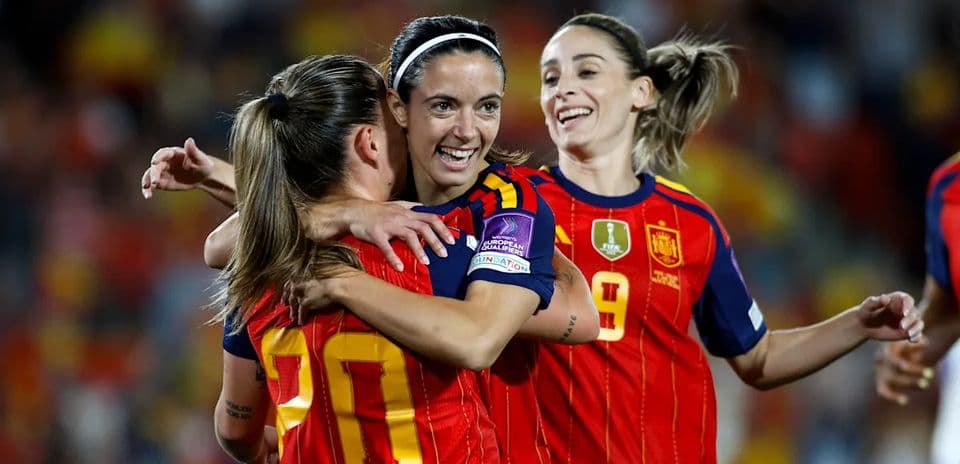 Jugadoras de España celebrando un gol en partido