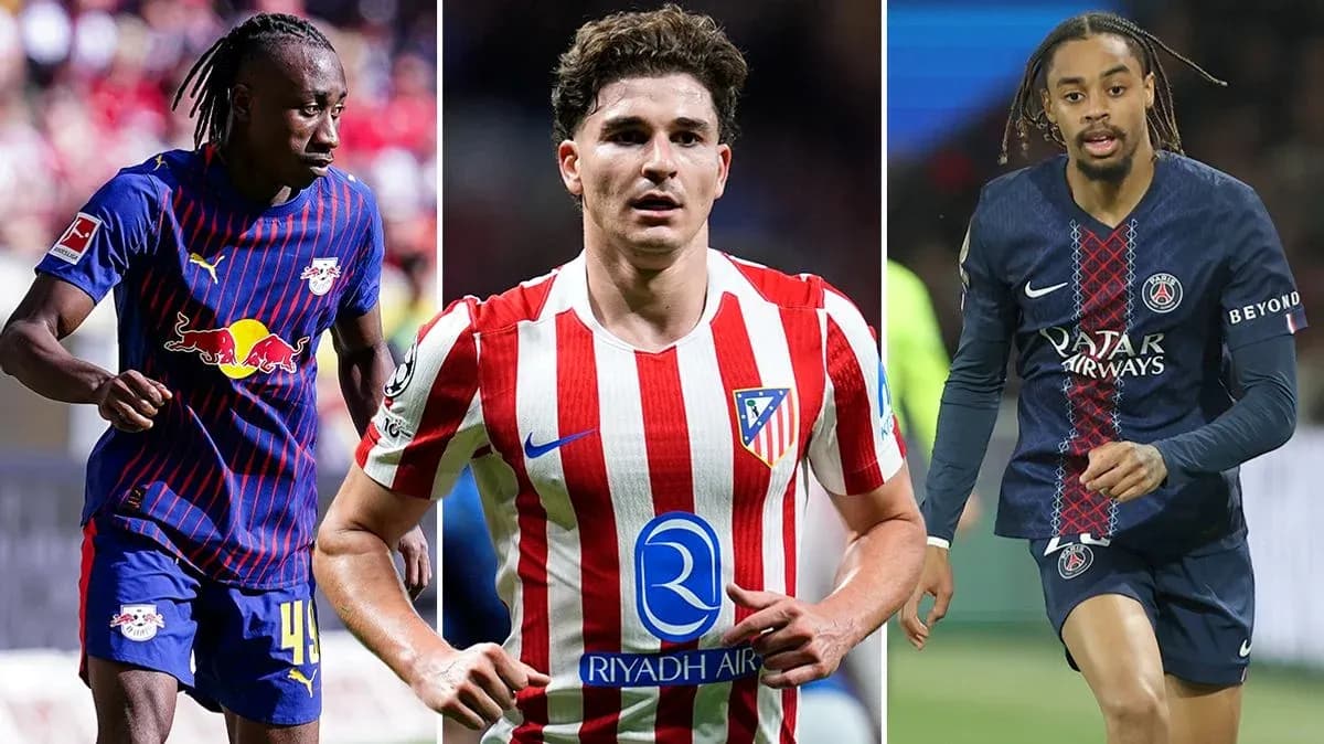 Tres jugadores de fútbol en sus respectivos equipos