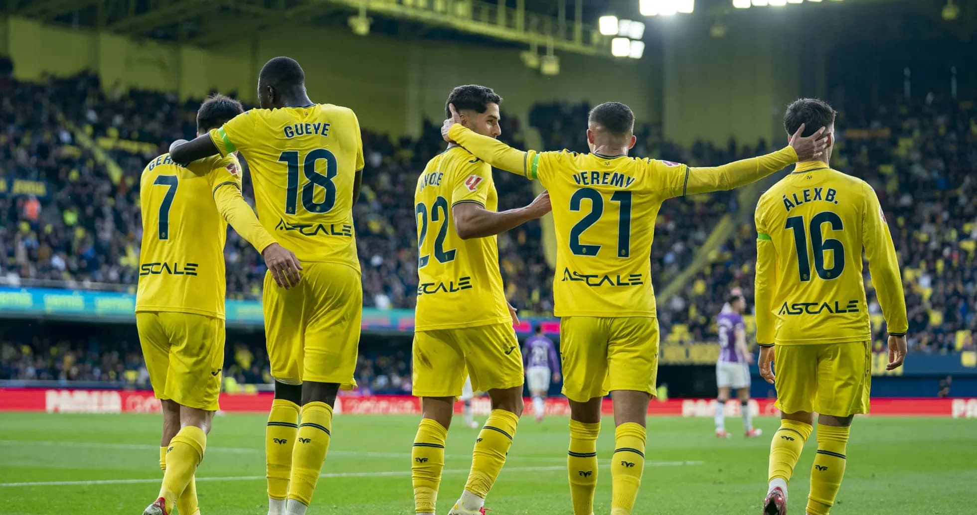 Jugadores de Villarreal celebrando un gol