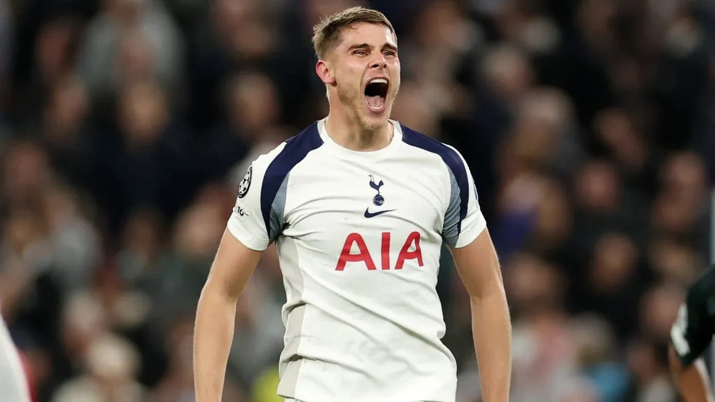 Jugador de Tottenham celebrando un gol en el partido