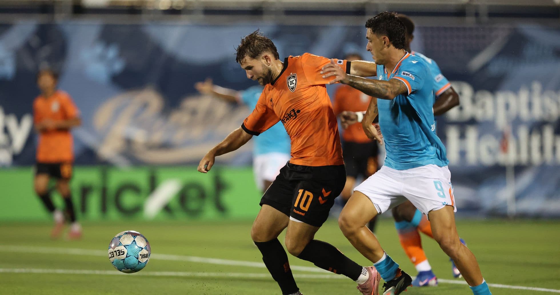 Jugador de Miami FC y Orange County SC en acción