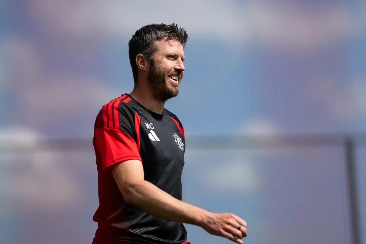 Entrenador de Manchester United en sesión de entrenamiento