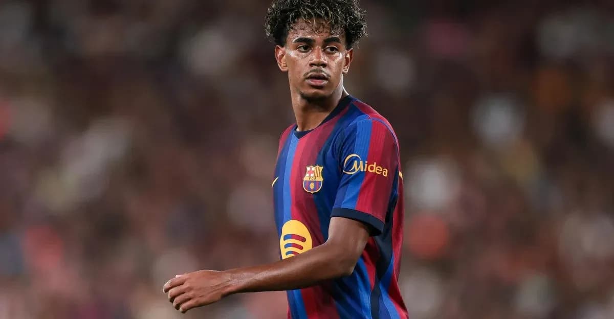 Jugador de Barcelona en el campo durante un partido