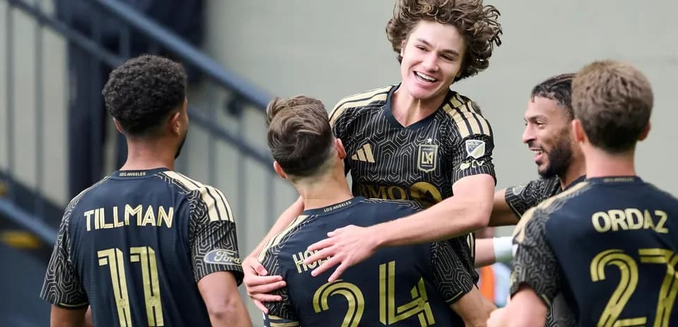 Jugadores de Los Angeles FC celebrando un gol
