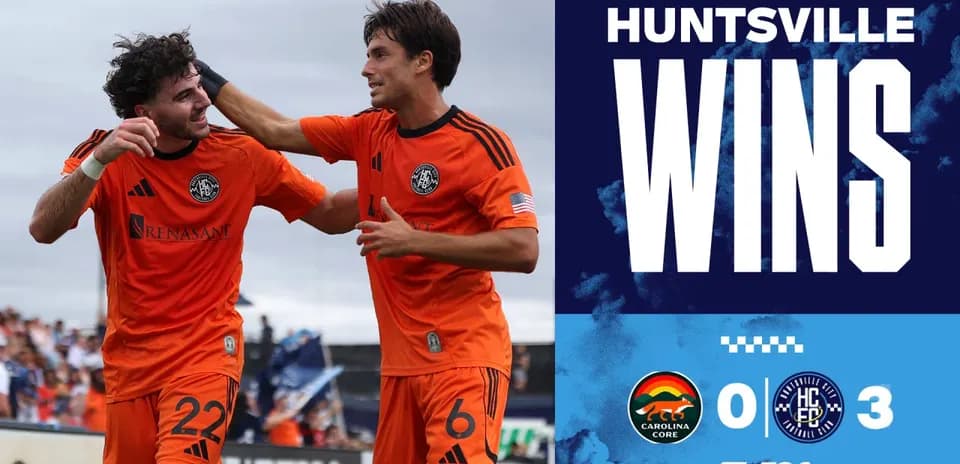 Jugadores de Huntsville City celebrando un gol