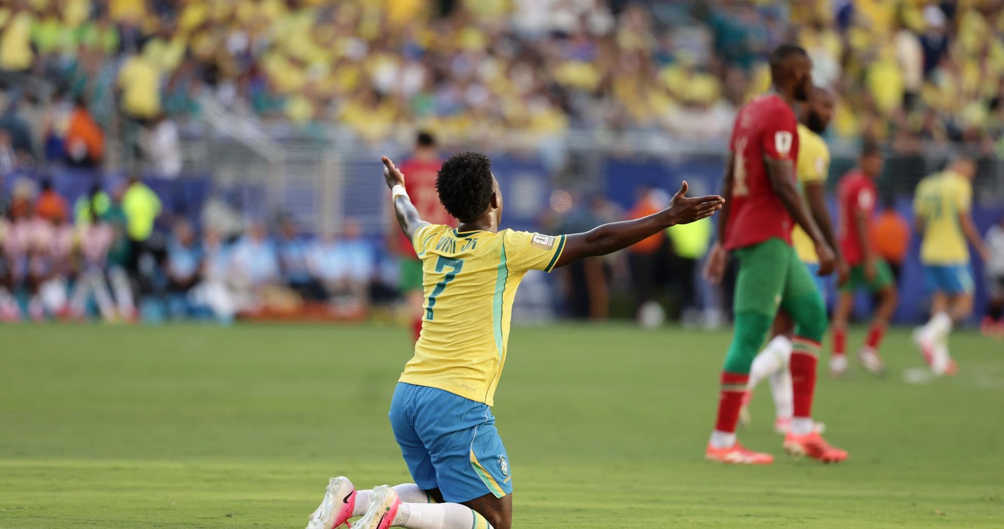 Jugador brasileño celebrando durante el partido