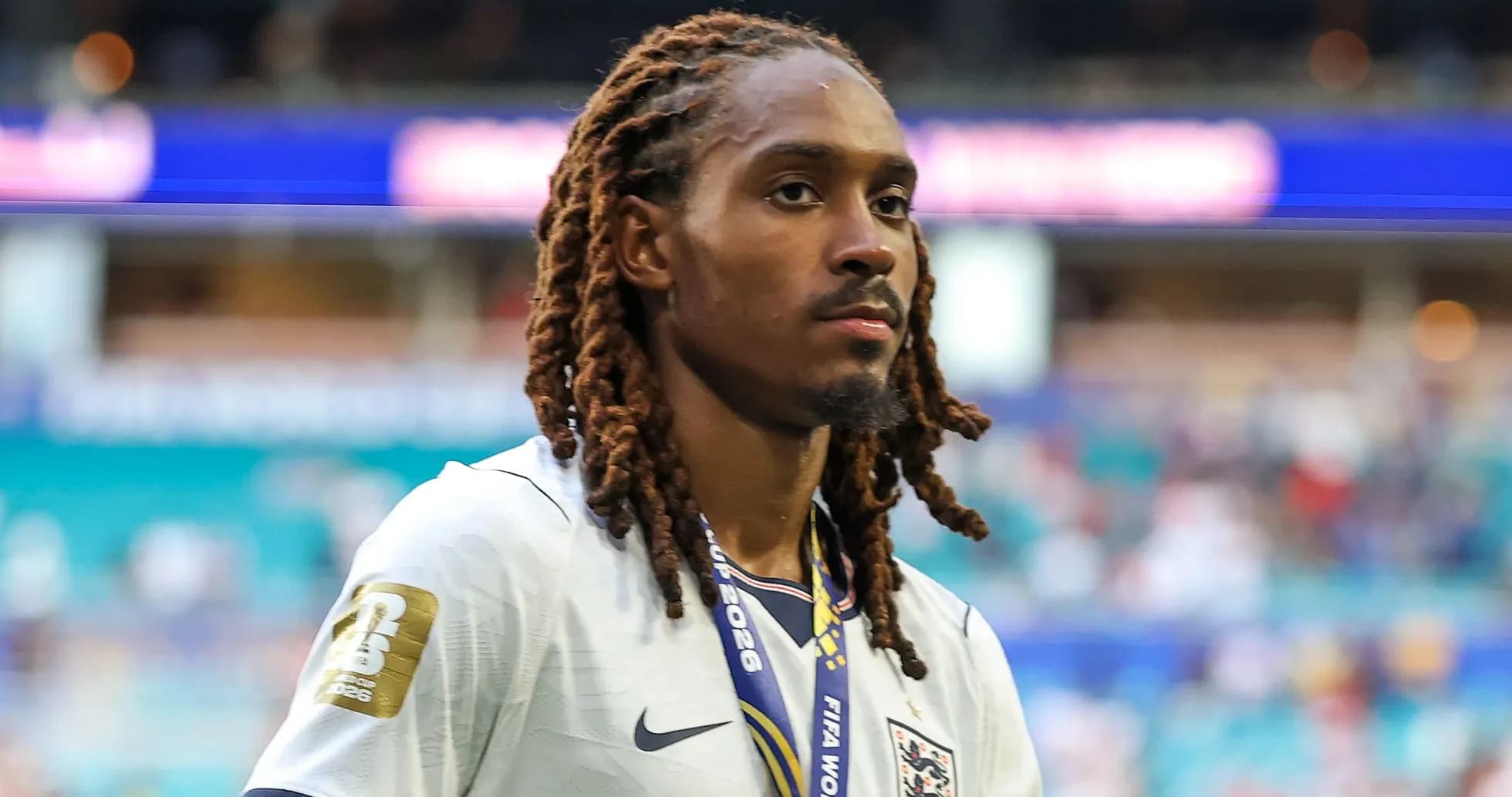 Jugador de Inglaterra con medalla de la Copa Mundial