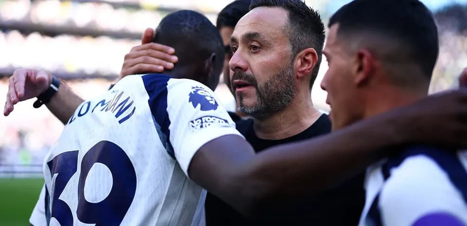 Jugadores de Tottenham celebrando tras el partido
