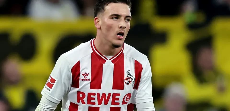 Jugador de fútbol de FC Köln en acción