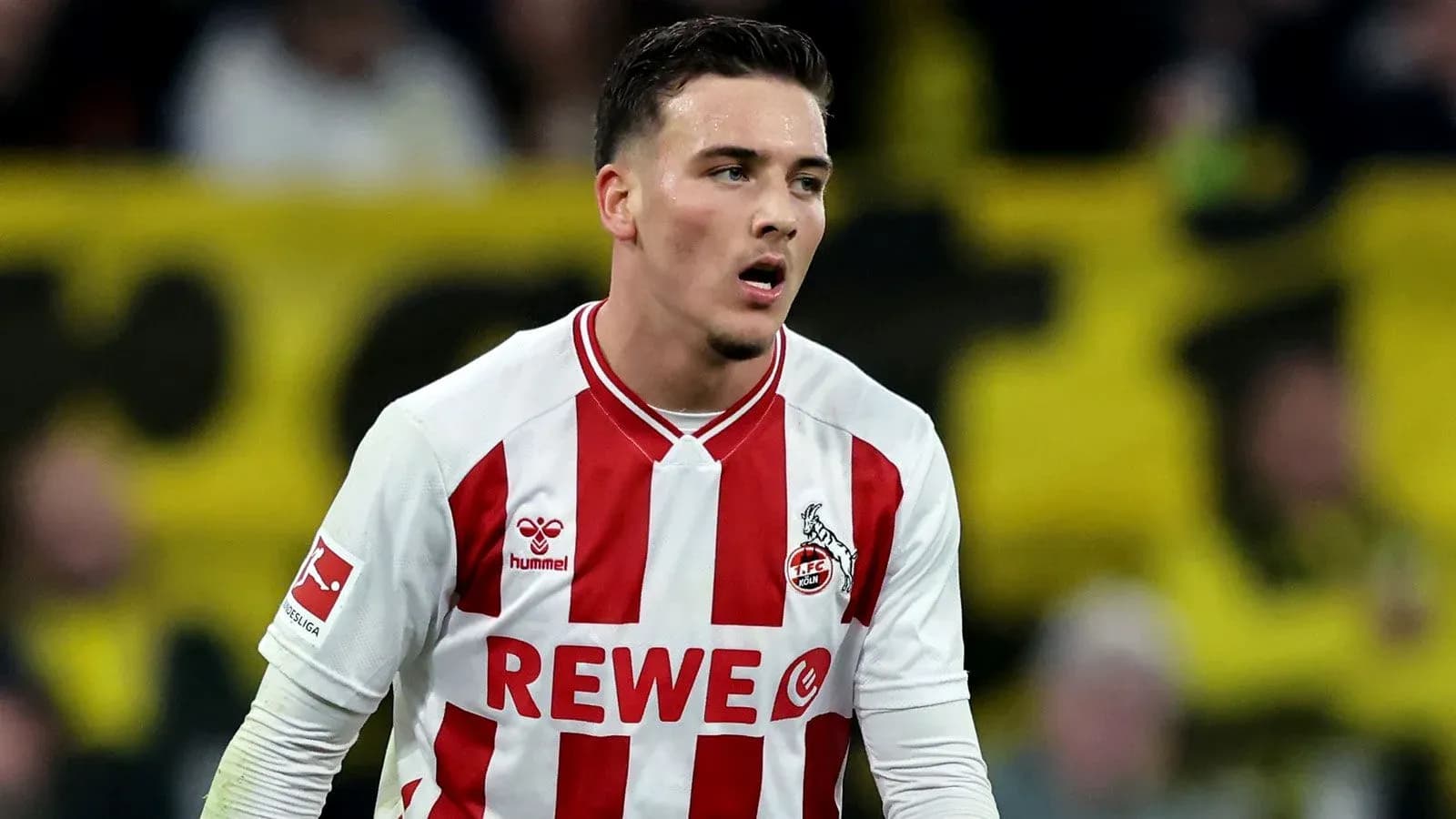 Jugador de fútbol de FC Köln en acción