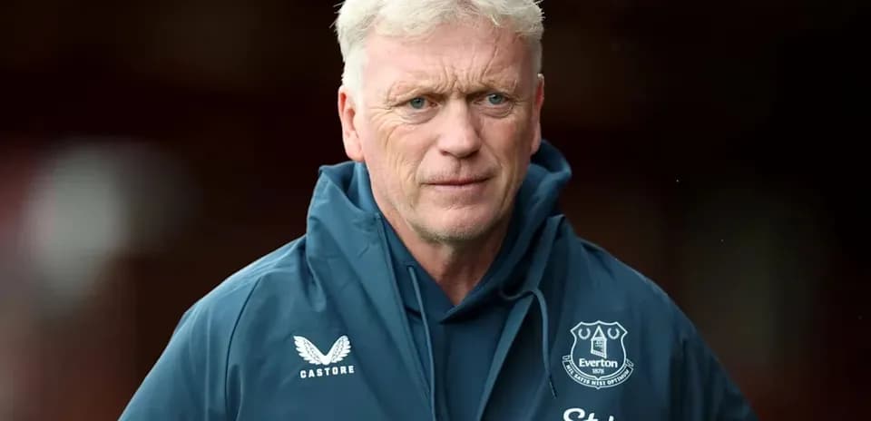Entrenador de Everton en el campo de juego