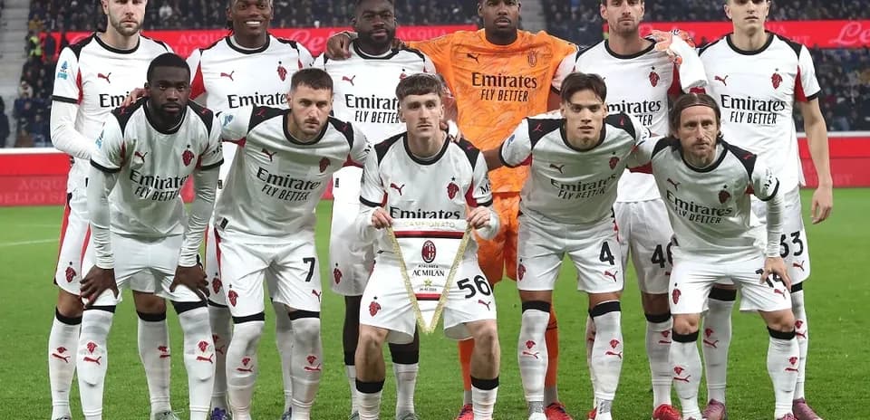Equipo de AC Milan posando antes del partido