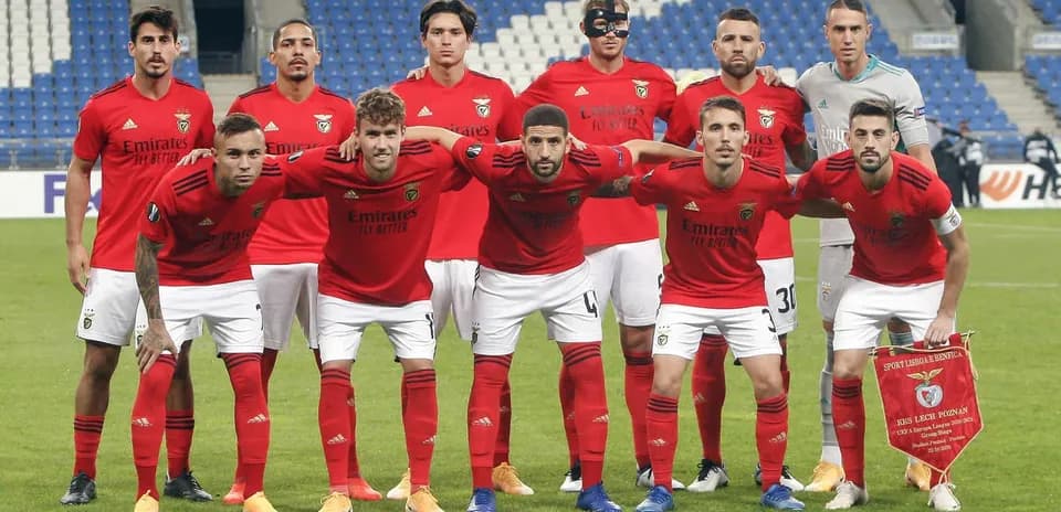 Equipo de Benfica posando para la foto