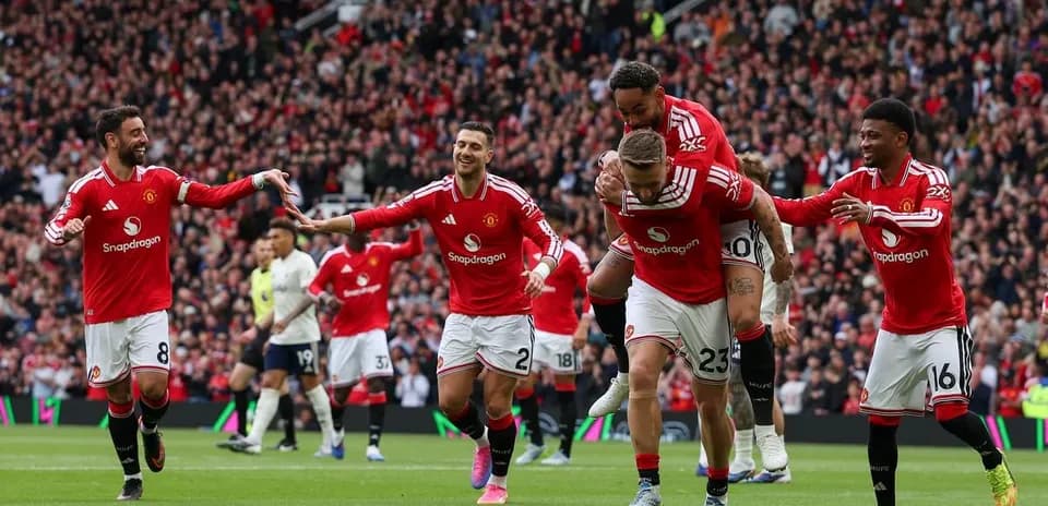 Jugadores de Manchester United celebrando un gol
