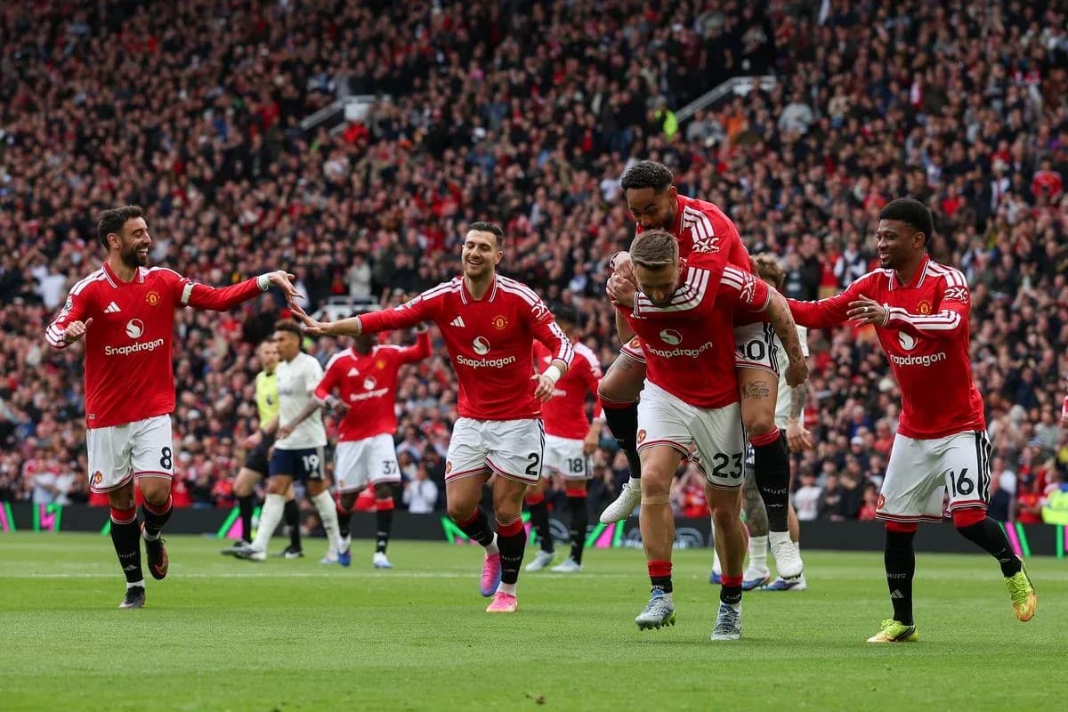 Jugadores de Manchester United celebrando un gol