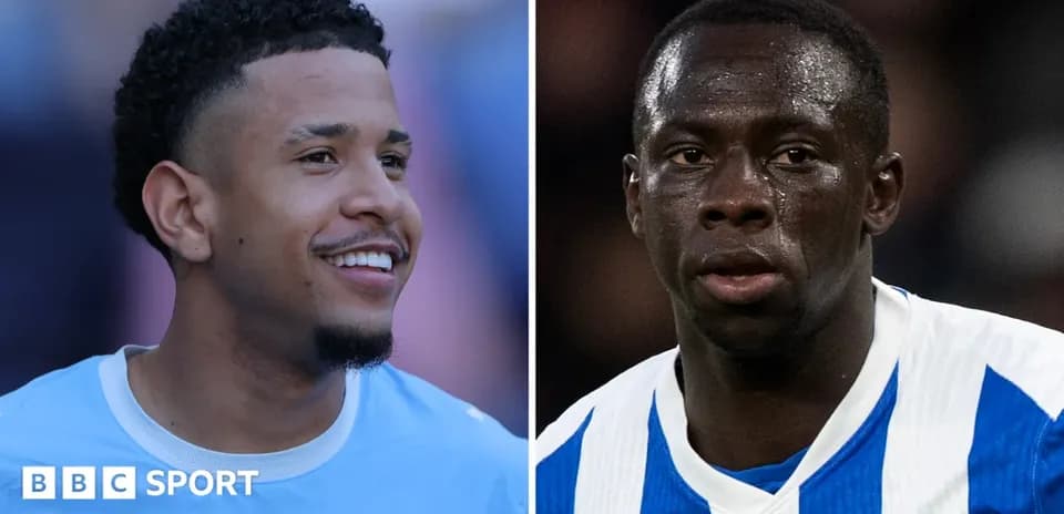 Dos jugadores sonriendo durante el calentamiento