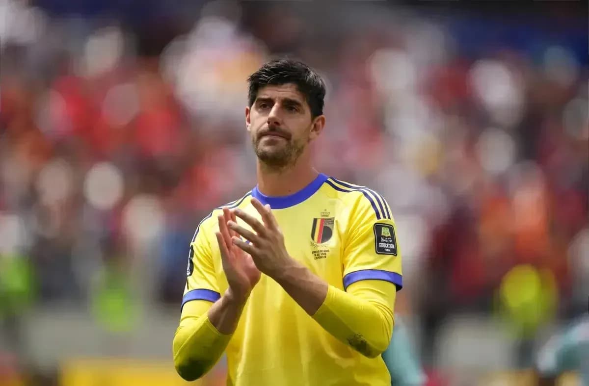 Portero belga aplaudiendo tras el partido