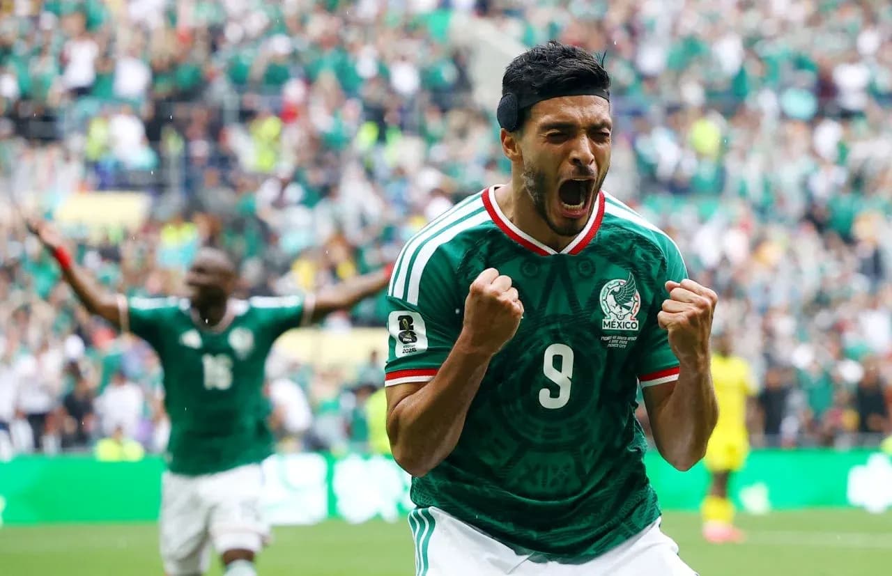Jugador mexicano celebrando un gol en el Mundial