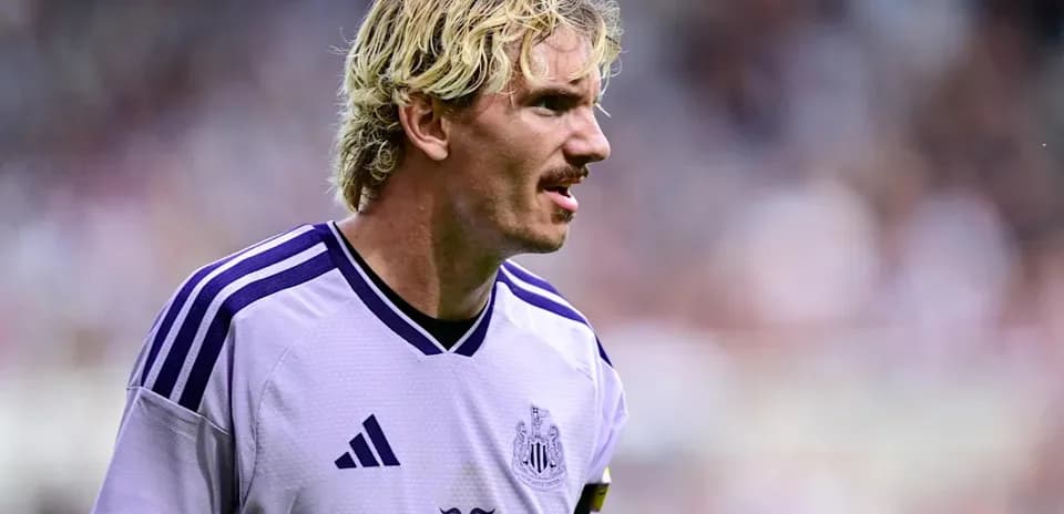Jugador de Newcastle en acción durante un partido