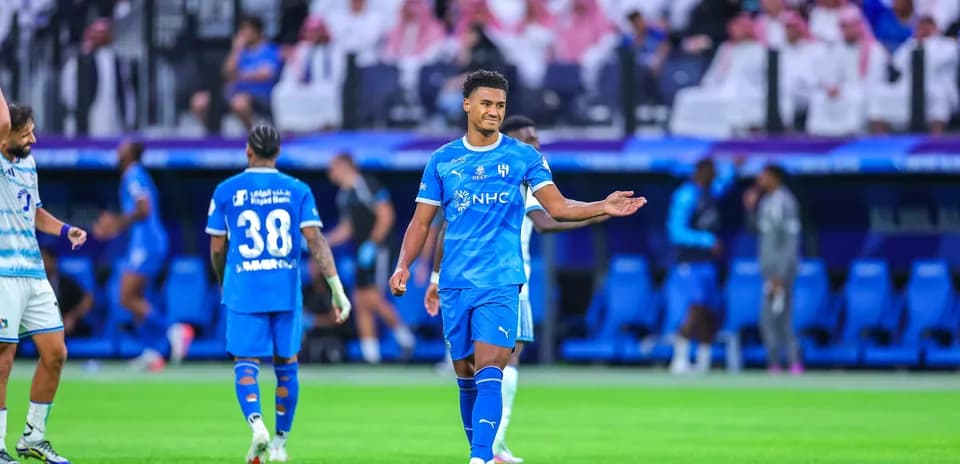 Jugador de Al Hilal gesticulando durante el partido
