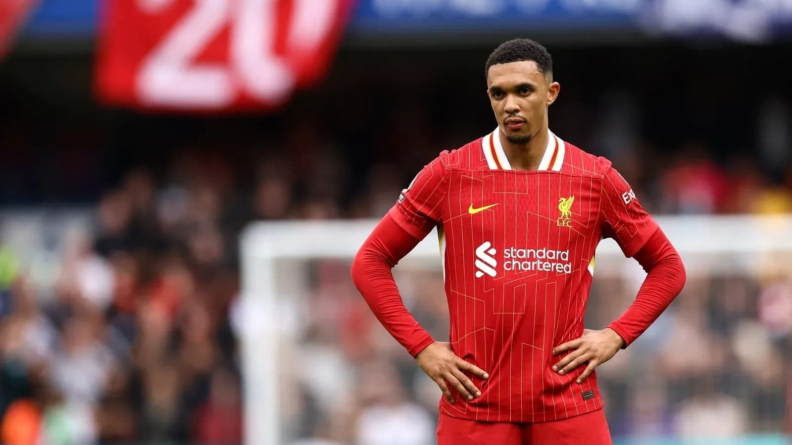 Jugador de Liverpool en el campo durante partido