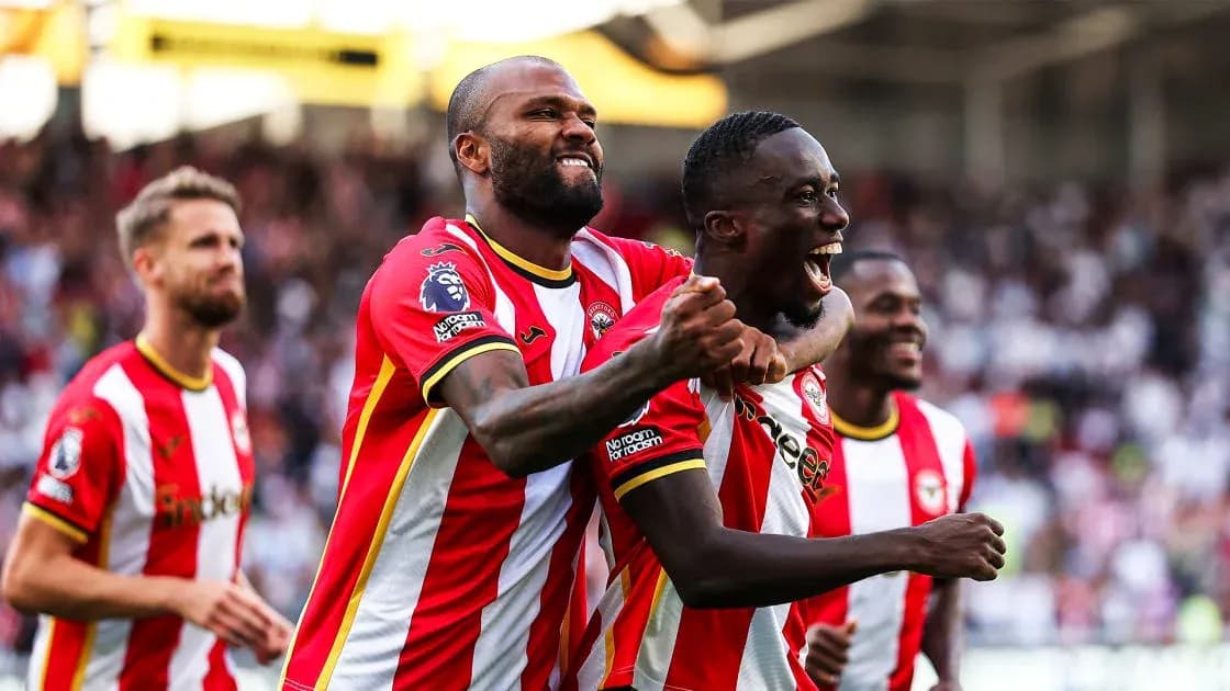 Jugadores de Brentford celebrando un gol en el partido