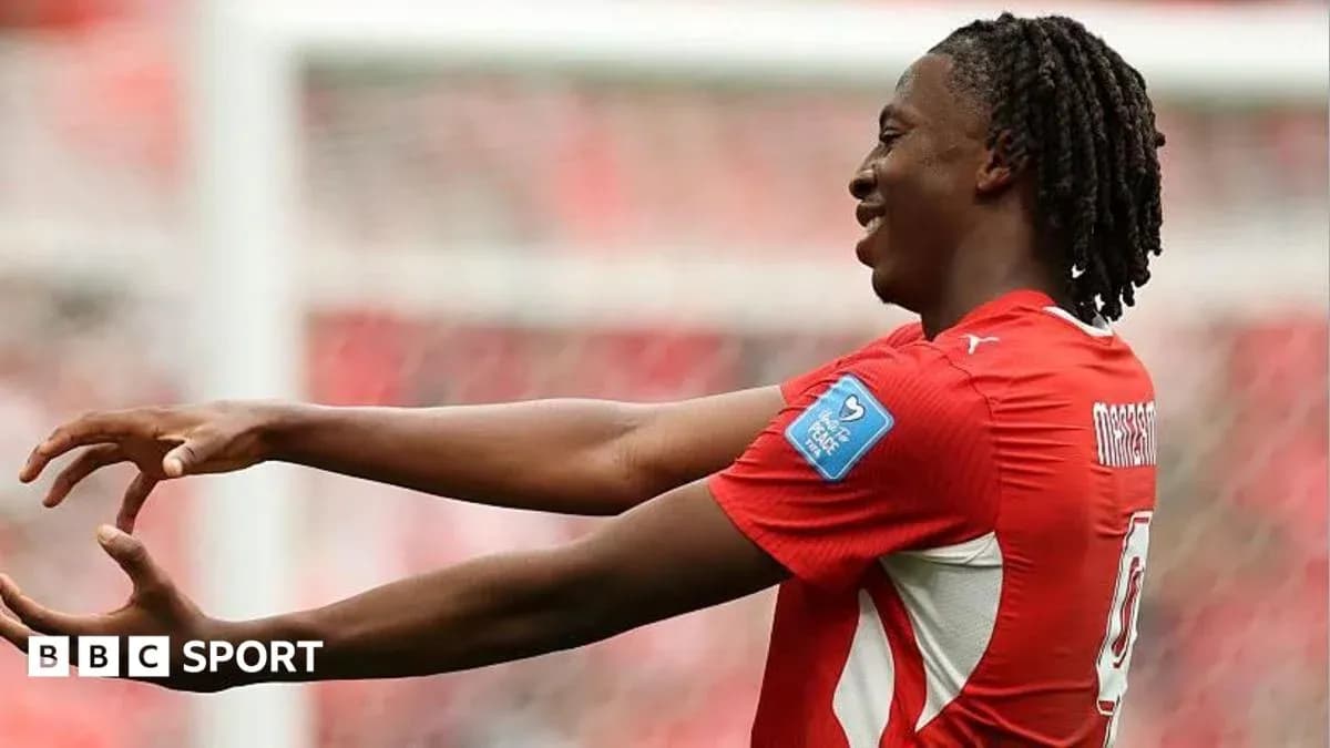 Jugador celebrando un gol en el campo