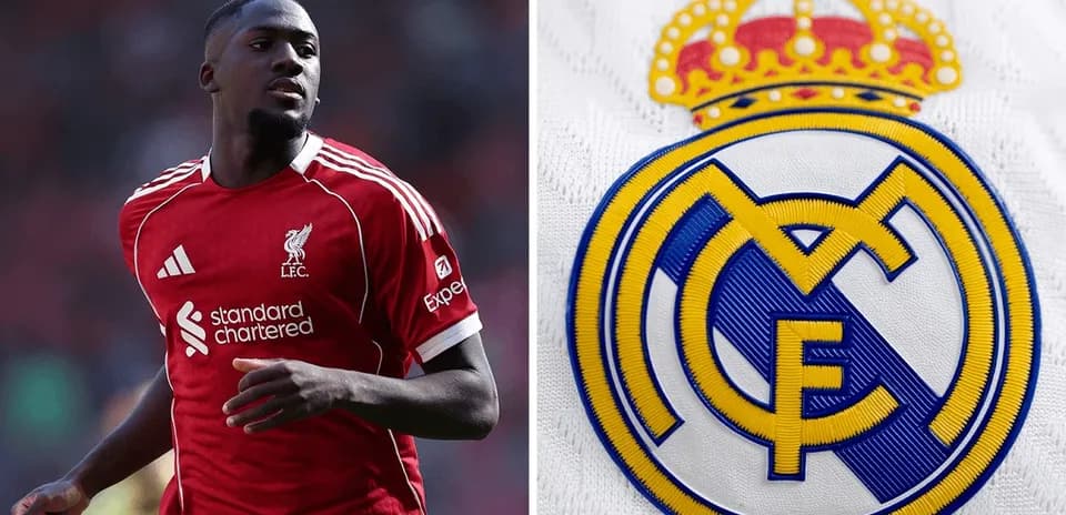 Jugador de Liverpool junto al escudo del Real Madrid