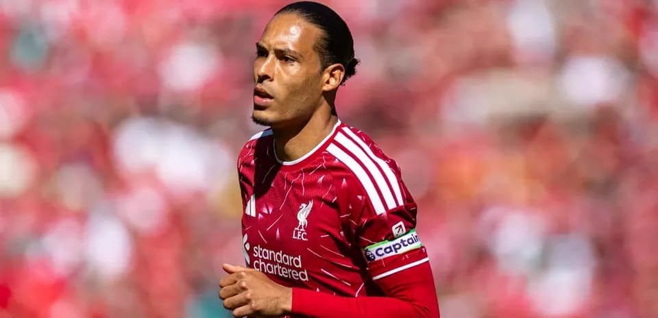 Jugador de Liverpool en el campo durante el partido