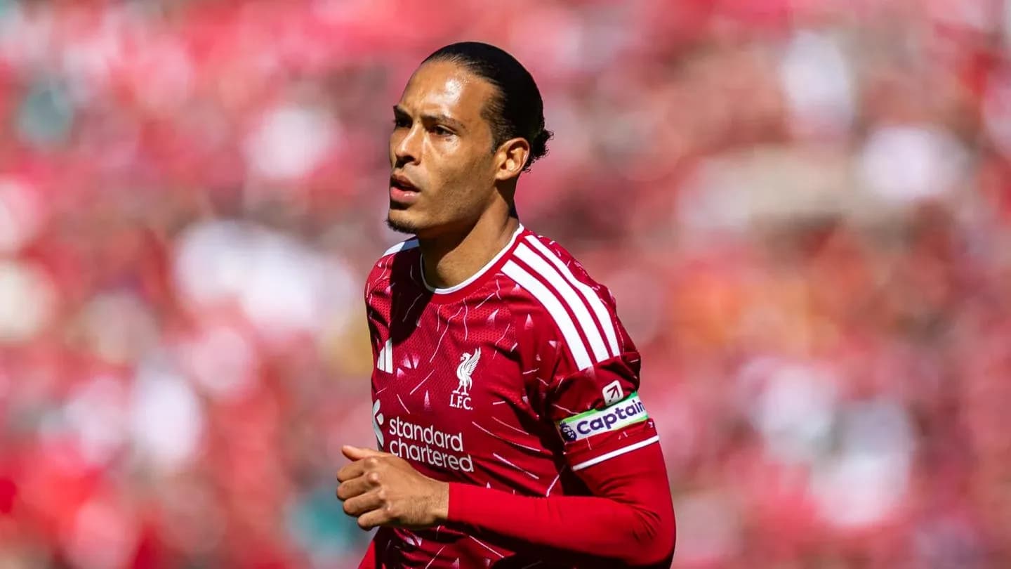 Jugador de Liverpool en el campo durante el partido